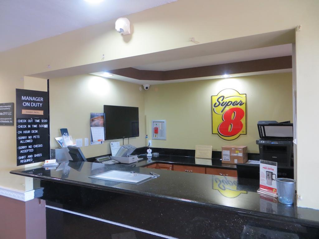 Super 8 By Wyndham Fort Myers Exterior foto