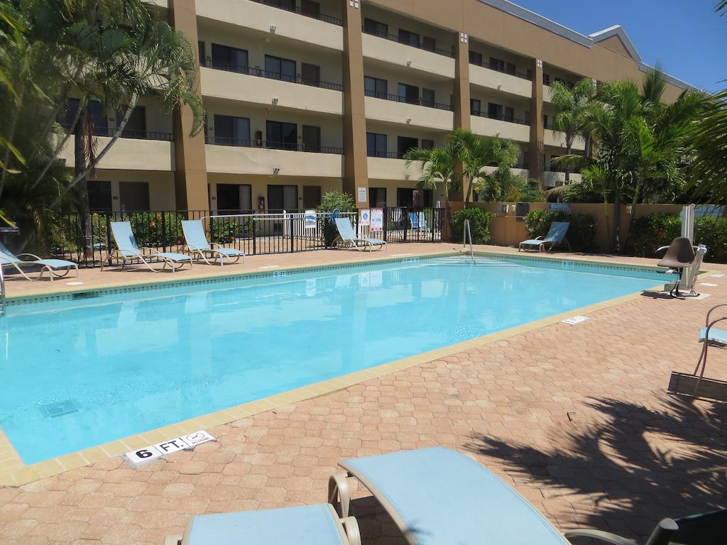 Super 8 By Wyndham Fort Myers Exterior foto